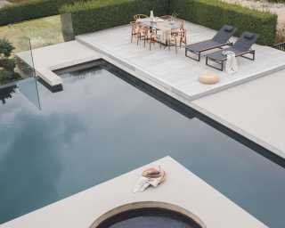 Linnea Outdoor Lounger in black